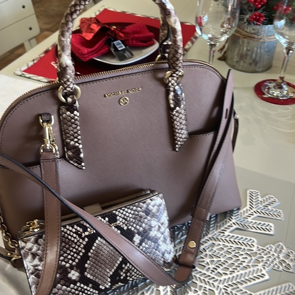 Michael Kors set - Picture 6 of 8